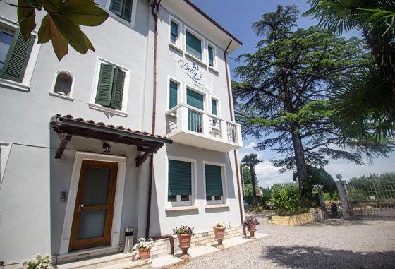 Betty'S House Bed and Breakfast Λατζίζε Εξωτερικό φωτογραφία