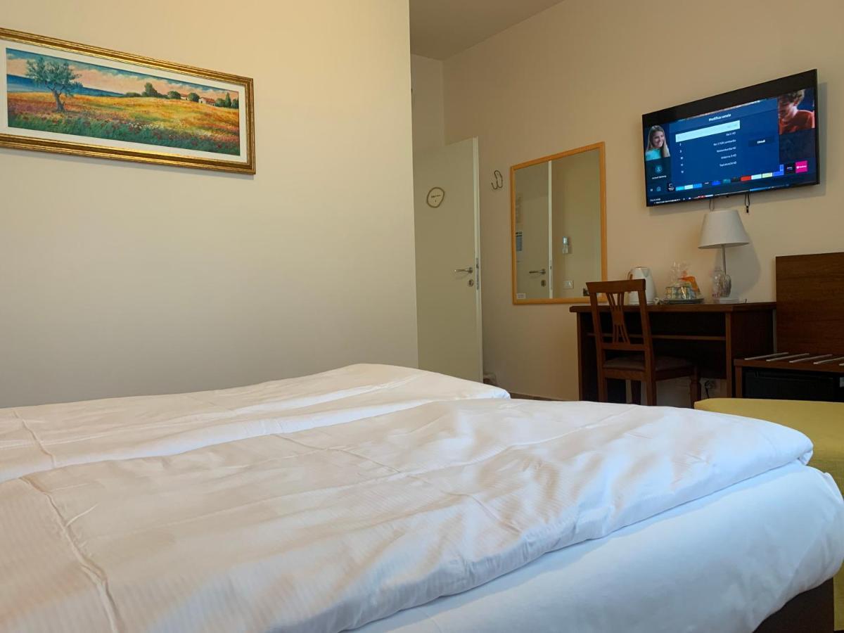 Betty'S House Bed and Breakfast Λατζίζε Εξωτερικό φωτογραφία