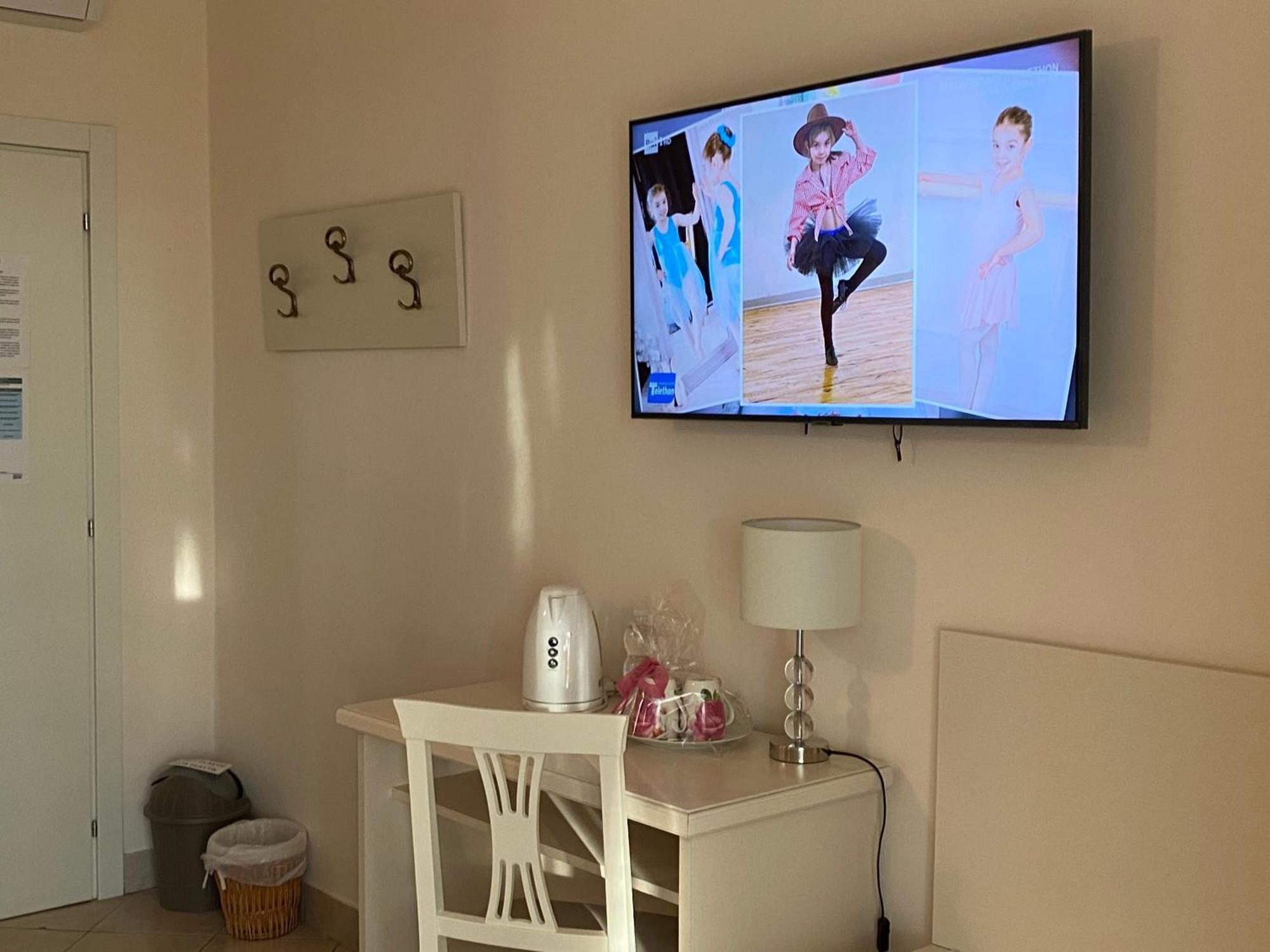 Betty'S House Bed and Breakfast Λατζίζε Εξωτερικό φωτογραφία