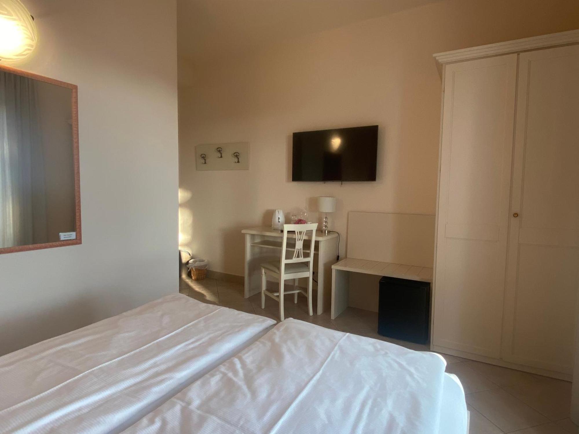 Betty'S House Bed and Breakfast Λατζίζε Εξωτερικό φωτογραφία
