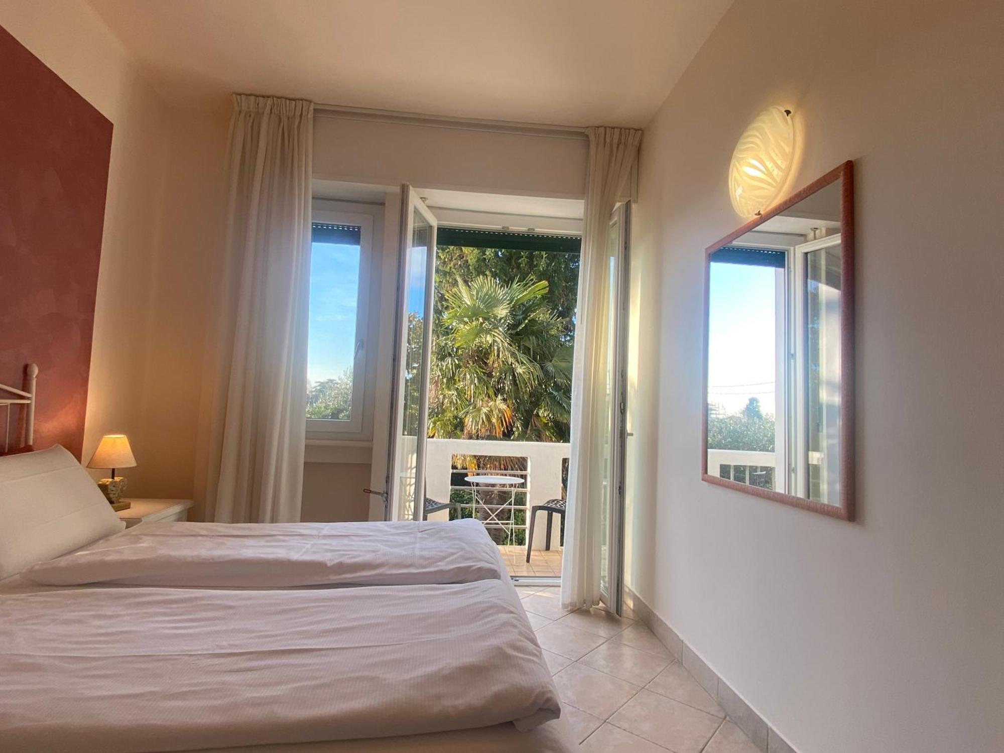 Betty'S House Bed and Breakfast Λατζίζε Εξωτερικό φωτογραφία